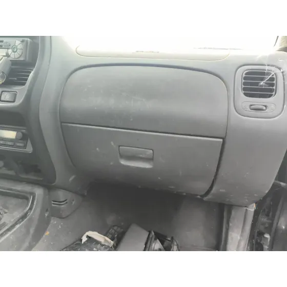 Guantera para Nissan Pick Up (D22)