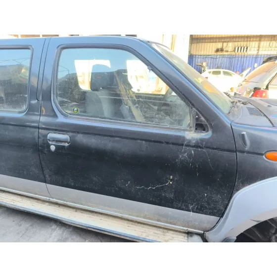 Puerta Delantera Derecha para Nissan Pick Up (D22)