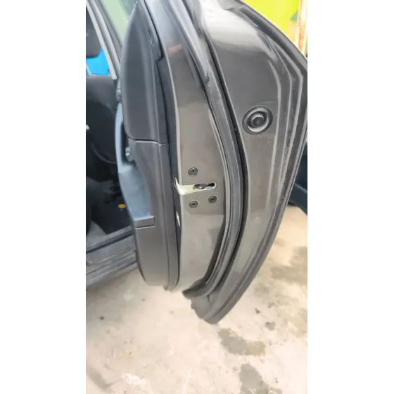 Cerradura Puerta Trasera Derecha para Mazda 3 (Bl)