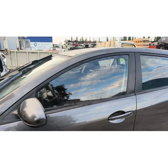 Luna Delantera Izquierda para Mazda 3 (Bl)
