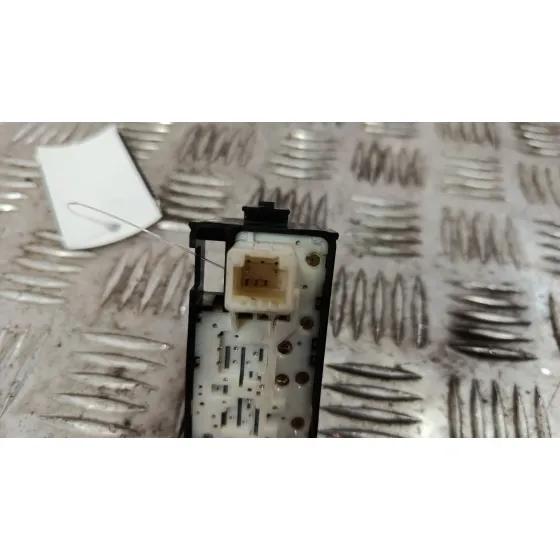 Mando Elevalunas Trasero Derecho para Toyota Auris (_E18_)