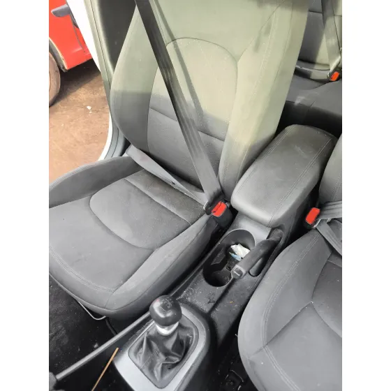 Enganche Cinturon Delantero Derecho para Kia Rio Iii (Ub)