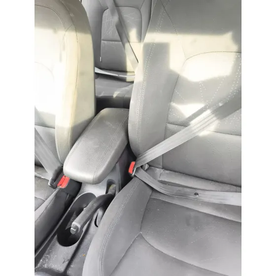 Enganche Cinturon Delantero Izquierdo para Kia Rio Iii (Ub)