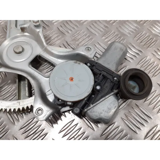 Elevalunas Trasero Izquierdo para Toyota Prius (Nhw30)