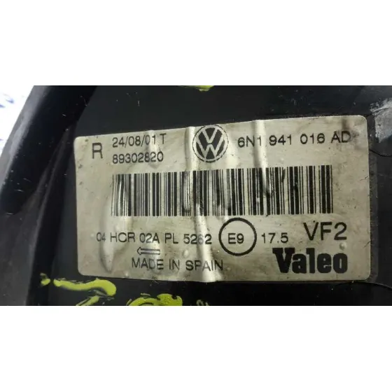 Faro Derecho para Volkswagen Polo Berlina (6N2)