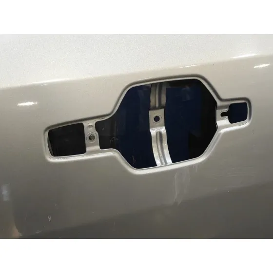 Puerta Delantera Derecha para Mitsubishi Montero (V60/V70)
