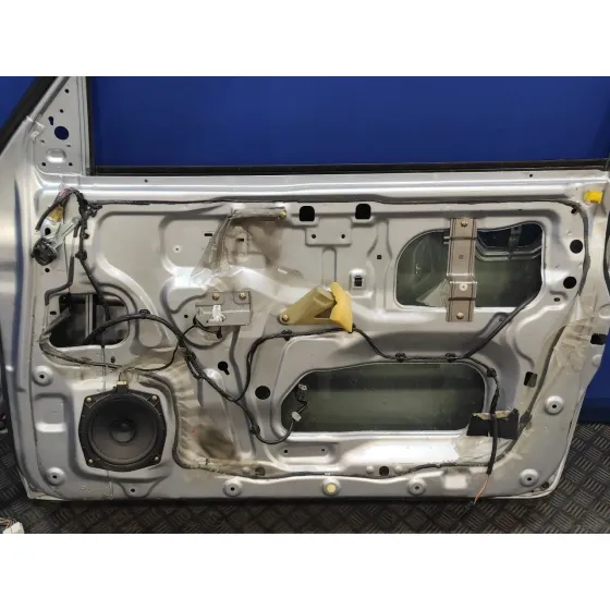 Puerta Delantera Derecha para Mitsubishi Montero (V60/V70)