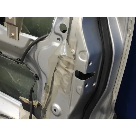 Puerta Delantera Derecha para Mitsubishi Montero (V60/V70)