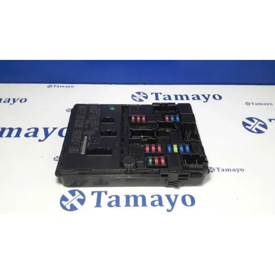 Caja Reles / Fusibles para Nissan Micra (K13)