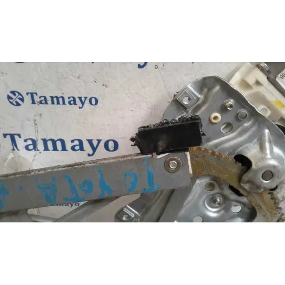 Elevalunas Delantero Derecho para Toyota Avensis Berlina (T25)