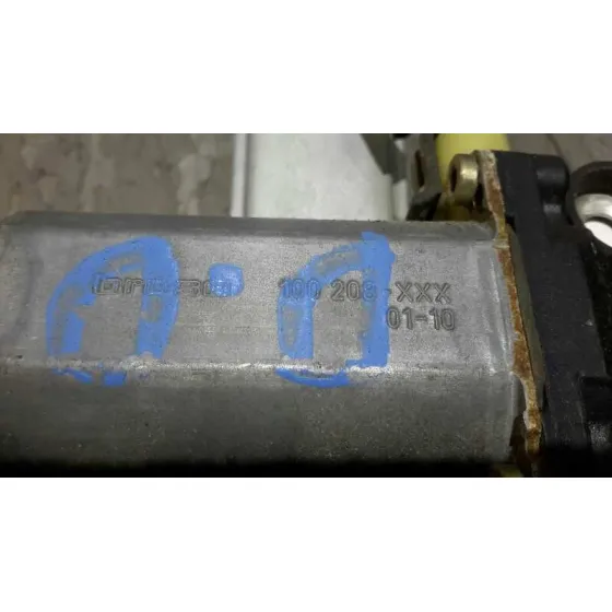 Elevalunas Delantero Derecho para Toyota Avensis Berlina (T 22)