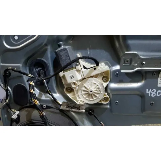 Elevalunas Delantero Derecho para Ford Focus Berlina (Cap)