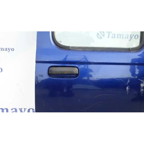Puerta Trasera Derecha para Nissan Pick-Up (D22)