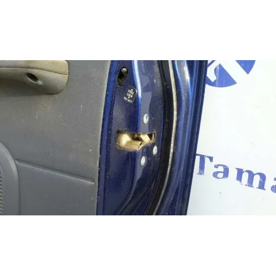 Puerta Trasera Derecha para Nissan Pick-Up (D22)