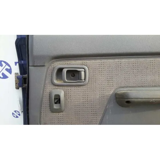 Puerta Trasera Derecha para Nissan Pick-Up (D22)