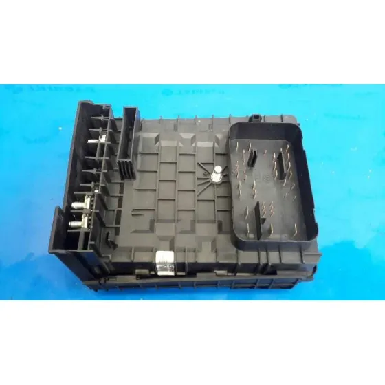 Caja Reles / Fusibles para Volkswagen Golf V Berlina (1K1)