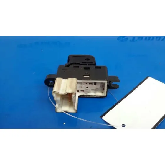 Mando Elevalunas Delantero Derecho para Nissan Micra (K12E)
