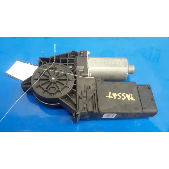 Motor Elevalunas Delantero Derecho para Volkswagen Passat Berlina (3B3)