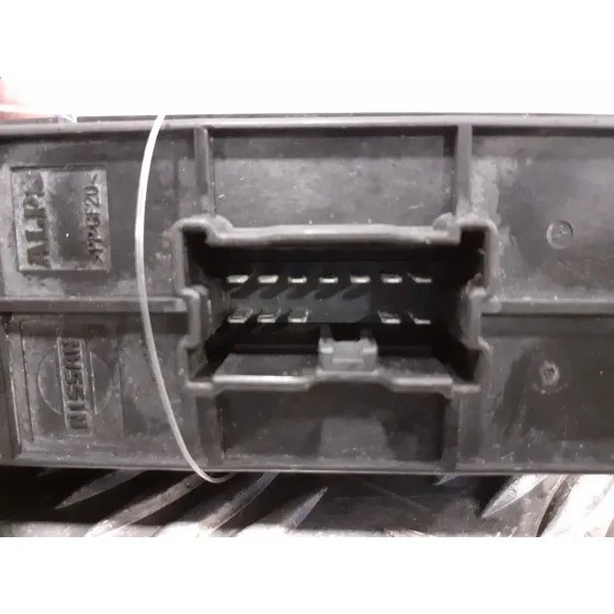Mando Elevalunas Delantero Derecho para Nissan Juke (F15)
