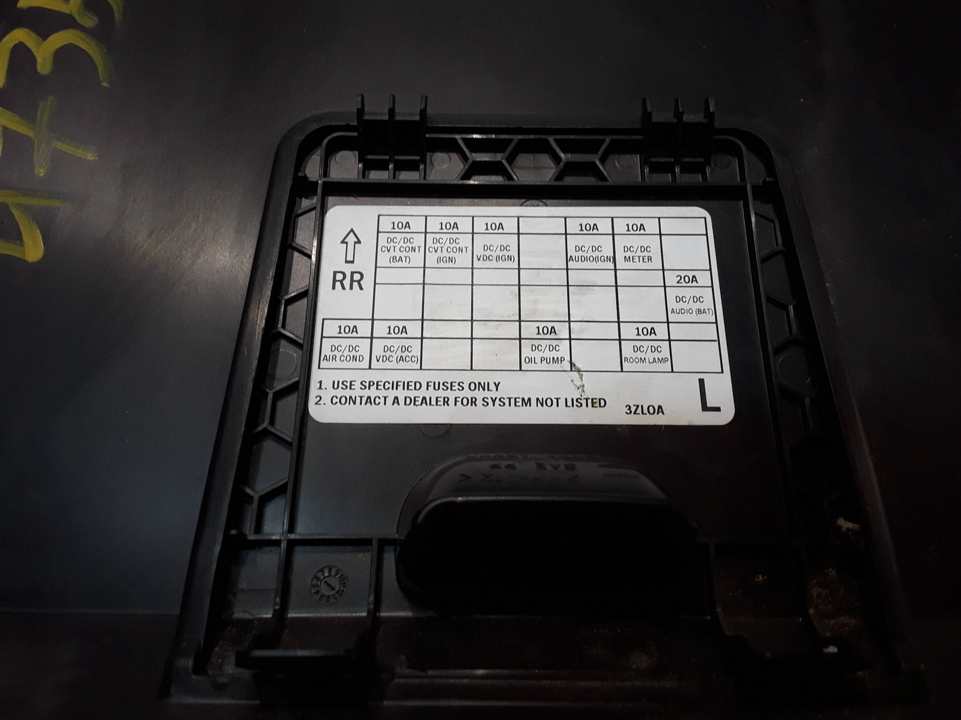 Guantera para Nissan Pulsar (C13)
