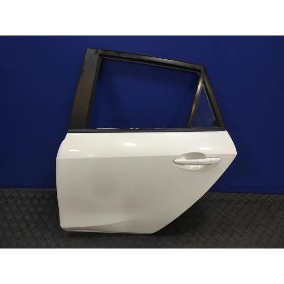 Puerta Trasera Izquierda para Mazda 3 Lim. (Bl)