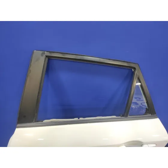 Puerta Trasera Izquierda para Mazda 3 Lim. (Bl)
