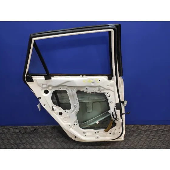Puerta Trasera Izquierda para Mazda 3 Lim. (Bl)