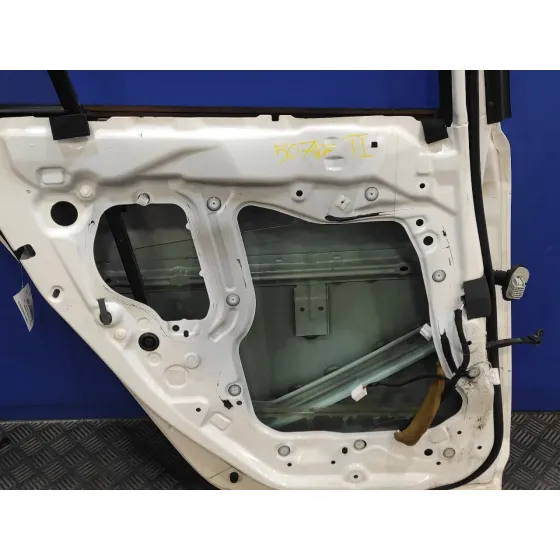 Puerta Trasera Izquierda para Mazda 3 Lim. (Bl)
