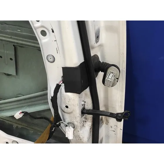 Puerta Trasera Izquierda para Mazda 3 Lim. (Bl)