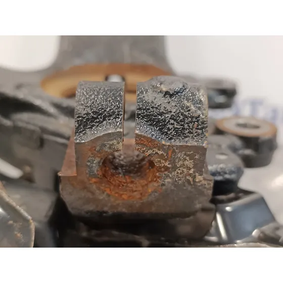 Mangueta Delantera Izquierda para Mazda 3 Lim. (Bl)
