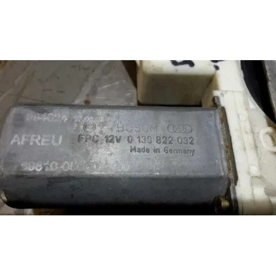 Elevalunas Delantero Derecho para Toyota Avensis Berlina (T25)