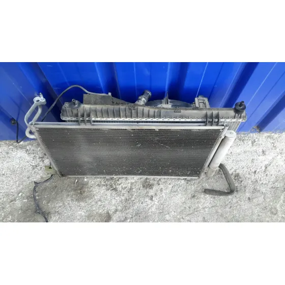 Condensador / Radiador Aire Acondicionado para Ford Fiesta (Cb1)