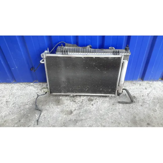 Condensador / Radiador Aire Acondicionado para Ford Fiesta (Cb1)