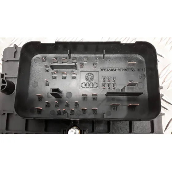 Caja Reles / Fusibles para Volkswagen Passat Variant (3C5)