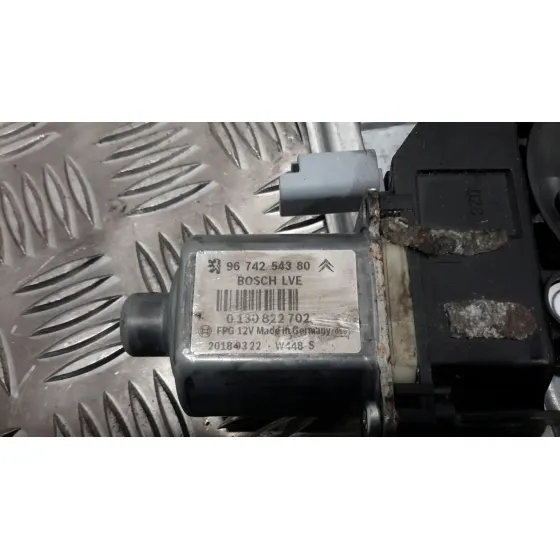 Elevalunas Delantero Derecho para Peugeot 208