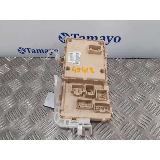 Caja Reles / Fusibles para Toyota Corolla Verso (R1)