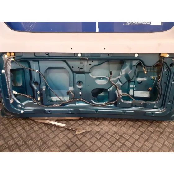 Porton Trasero para Mitsubishi Montero (V60/V70)