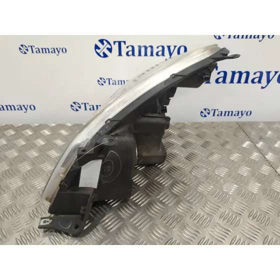 Faro Derecho para Toyota Corolla Verso (R1)