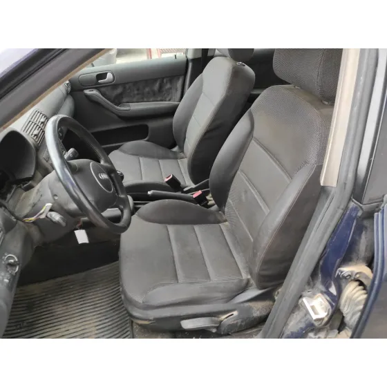 AUDI A3 (8L) '2002 1.6 AZUL MARINO