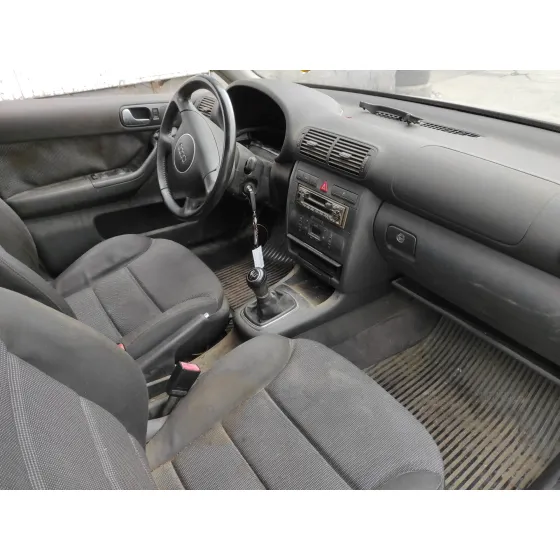 AUDI A3 (8L) '2002 1.6 AZUL MARINO