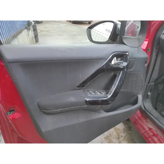 PEUGEOT 208 '2019 1.2 16V VTI GRANATE