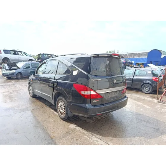 SSANGYONG RODIUS '2006 *