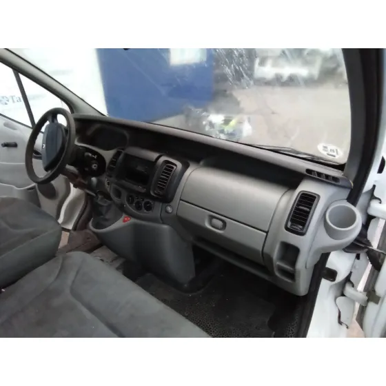 RENAULT TRAFIC CAJA CERRADA (AB 4.01) '2006 1.9 DIESEL BLANCO