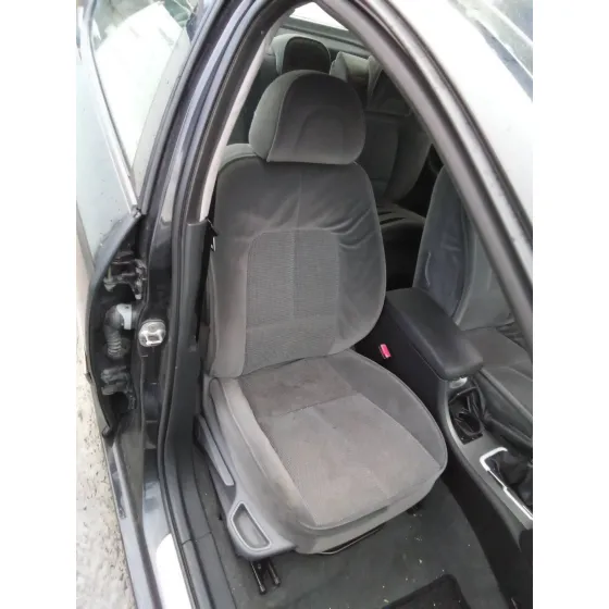 PEUGEOT 407 '2005 2.0 16V HDI CAT (RHR / DW10BTED4) NEGRO