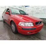 VOLVO S40 BERLINA VOLVO S40 BERLINA '2002 1.9 DIESEL CAT ROJO 1995