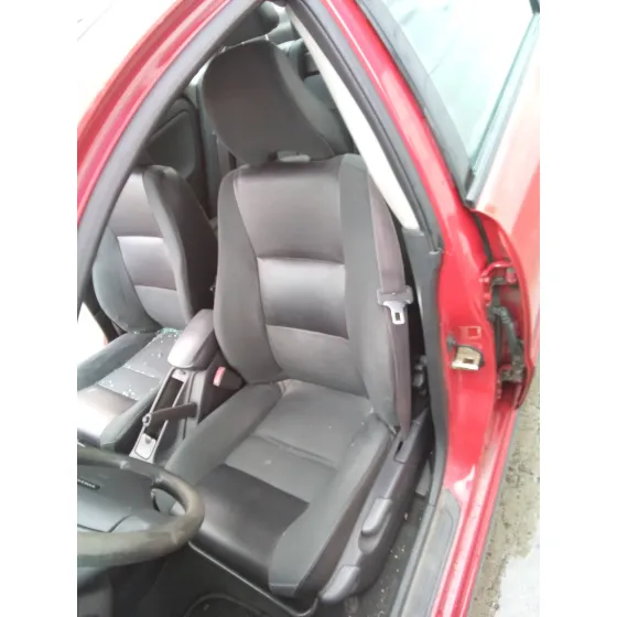 VOLVO S40 BERLINA '2002 1.9 DIESEL CAT ROJO