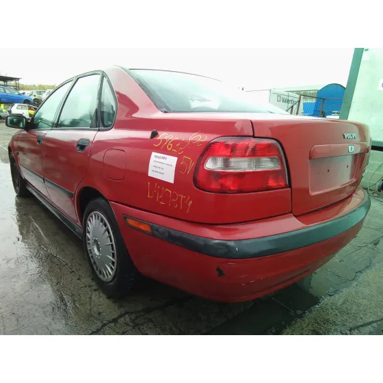 VOLVO S40 BERLINA '2002 1.9 DIESEL CAT ROJO