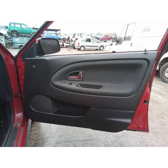 VOLVO S40 BERLINA '2002 1.9 DIESEL CAT ROJO