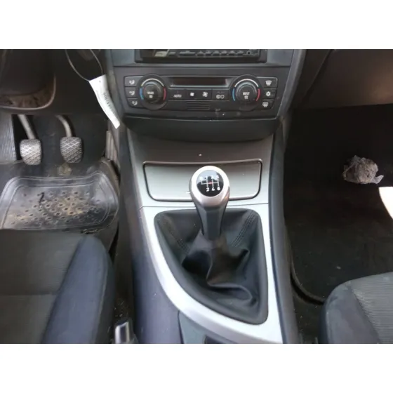 BMW SERIE 1 BERLINA (E81/E87) '2006 2.0 16V DIESEL GRIS
