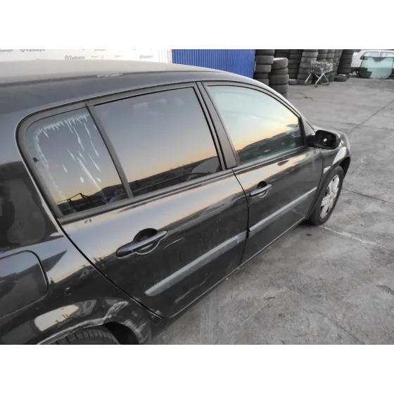 RENAULT MEGANE II BERLINA 5P '2005 1.5 DCI DIESEL NEGRO